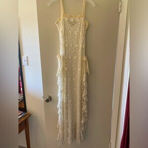 Intricate vintage lace flapper wedding dress size 0. No zipper